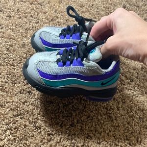 my daughter just out grew them only wore maybe 3 times, they are airmaxs 95